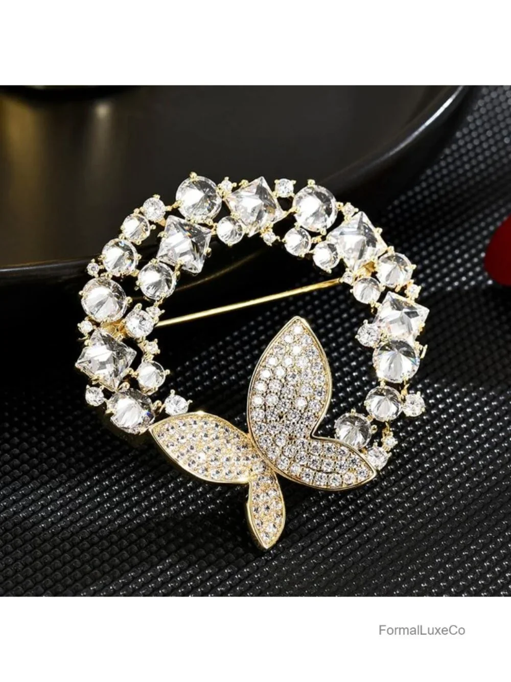 14K Gold Crystal Pearl Butterfly Brooch Pin Elegant Vintage Circular Design